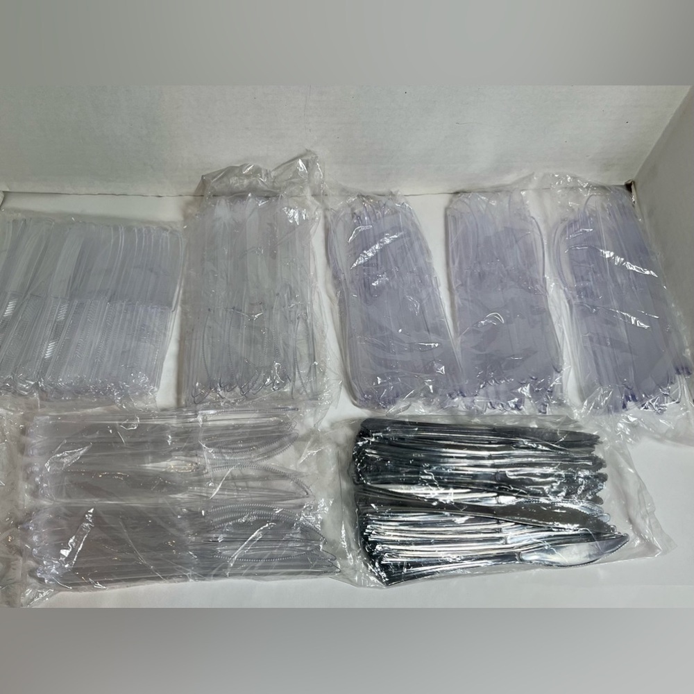 (Brand New/Sealed) Bundle-Clear and Silver Disposable Cutlery Sets (Knives Only)